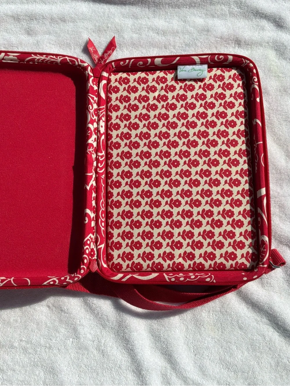 Very Bradley Twirly Bird Pink Hard shell tablet tote. 11.5x8